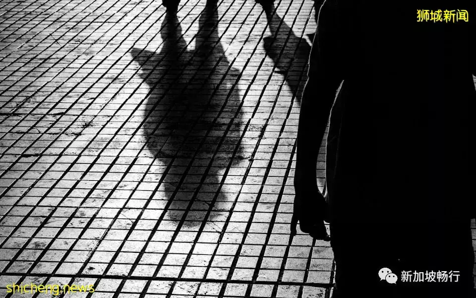 男子打女人腿被罚5500美元