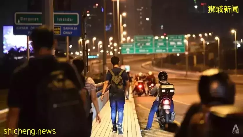 馬來西亞爆發離職潮,都來新加坡了!周五起,陸路返新無需申報