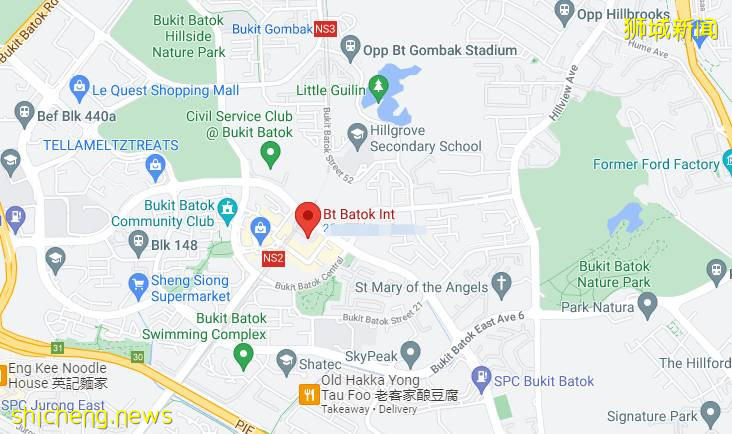 突发!新加坡一巴士从高处摔下,90度翻车窗户全碎!14人被紧急送往医院