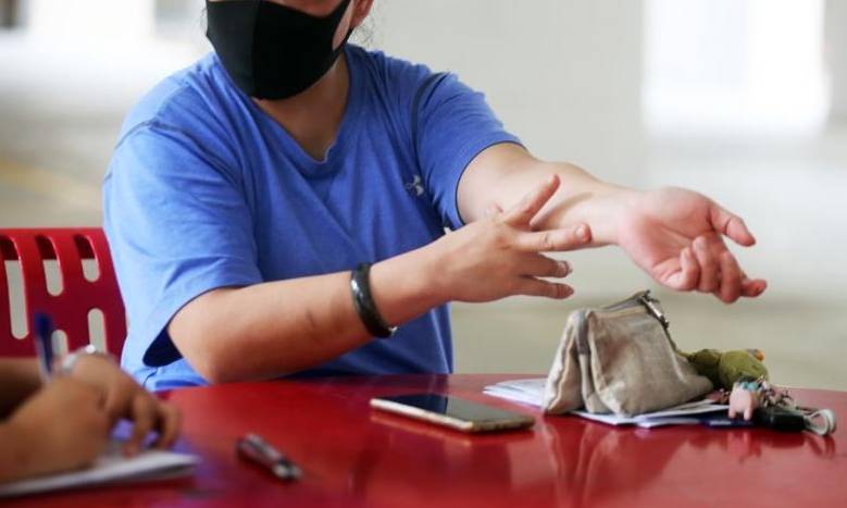 女傭竟是“花蝴蝶”‧ 與5男搞暧昧 相約金沙開房