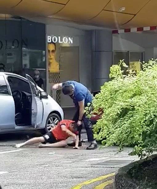 【男人打架也抓頭發】占道起糾紛 德士叔 杠上 私召車司機