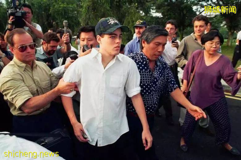 中國籍小夥兒拿76新幣賄賂新加坡警察?兄弟你違法了