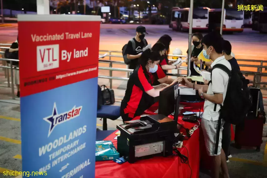 “他搭上新加坡马来西亚VTL首趟巴士,过关时才发现一个大问题”