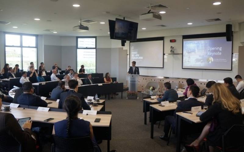 大學畢業後，就能同時擁有歐洲和亞洲頂級商業視野及工作機遇的秘密是