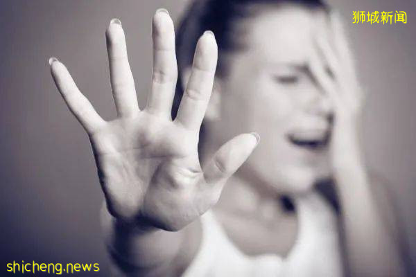 人神共愤！这个新加坡男子强奸女儿教唆乱伦，判24下鞭刑