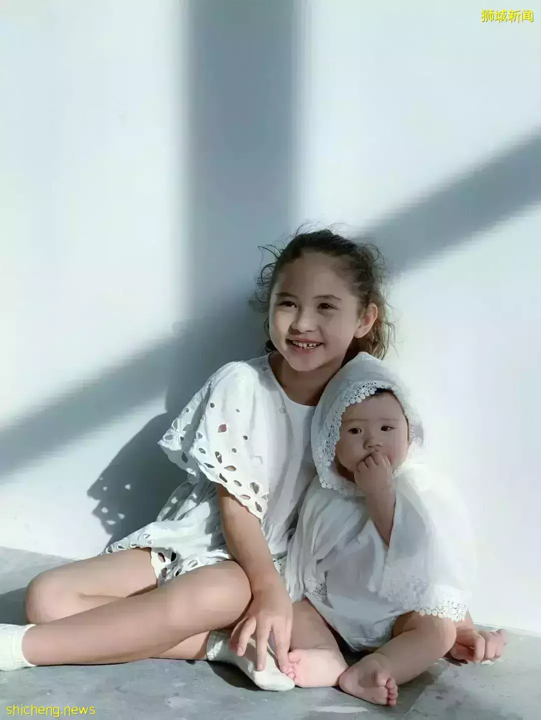 真的只有中国人“谈新冠色变”吗?看看新加坡跨国家庭怎么应对宝宝确诊