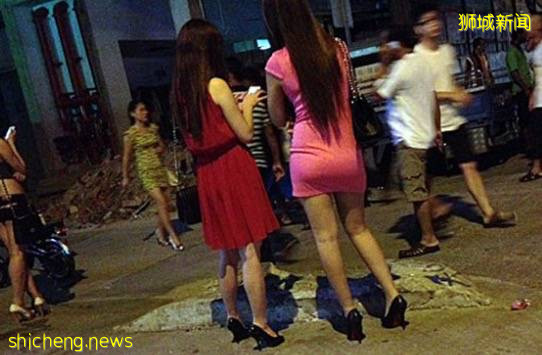 解封前,新加坡警察進行了八天“掃黃”,這些人沒有遵守安全距離!