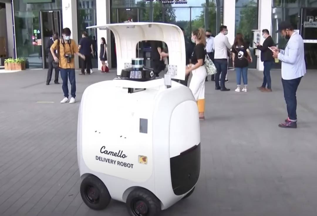 新加坡送貨機器人驚豔全世界！遇人會轉彎、半小時送達！現在免費