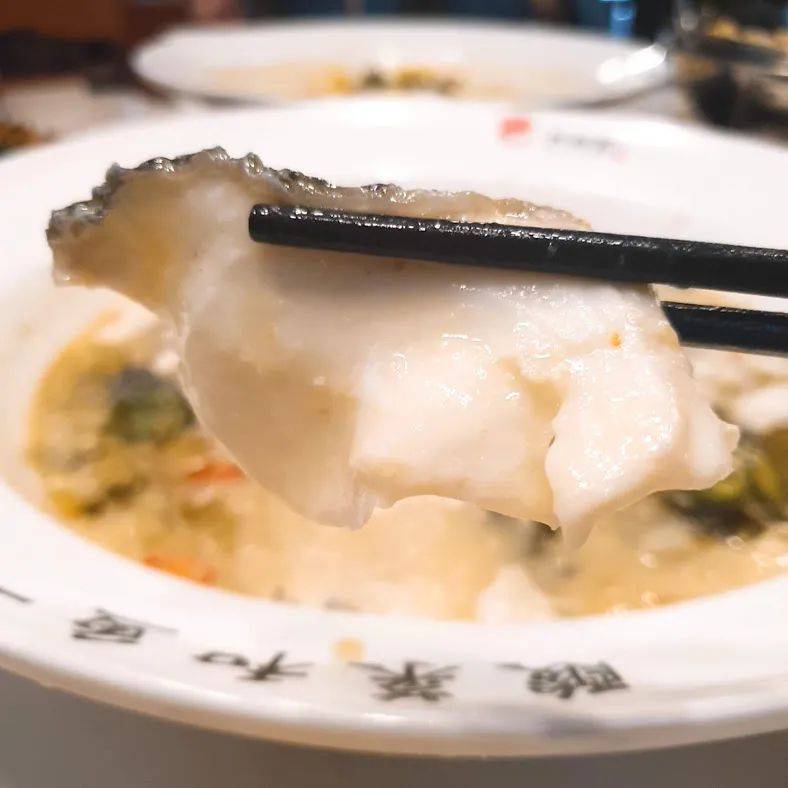 美食博主探店 新加坡唯一可以吃到脆鱼锅的餐馆