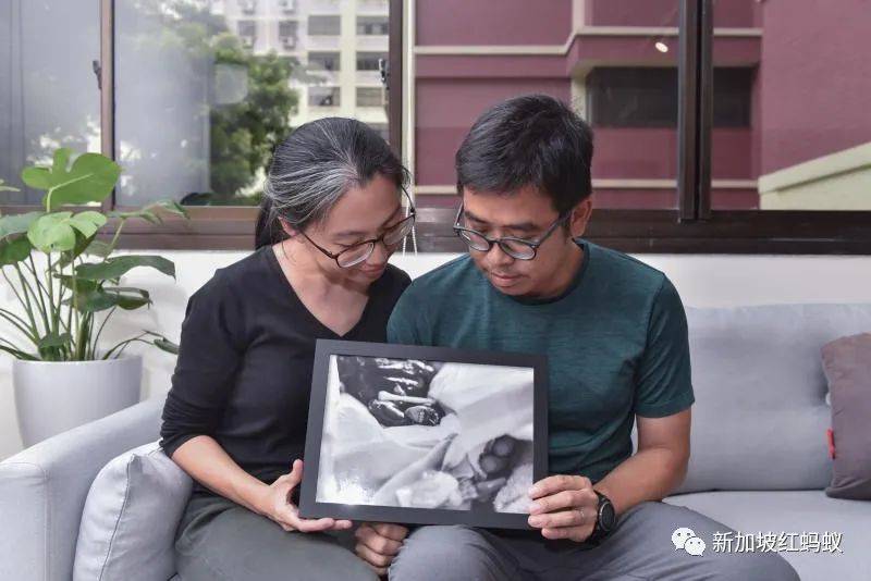同为生命也值得被庆贺　新加坡女摄影师为夭折的婴儿拍摄最后一张写真