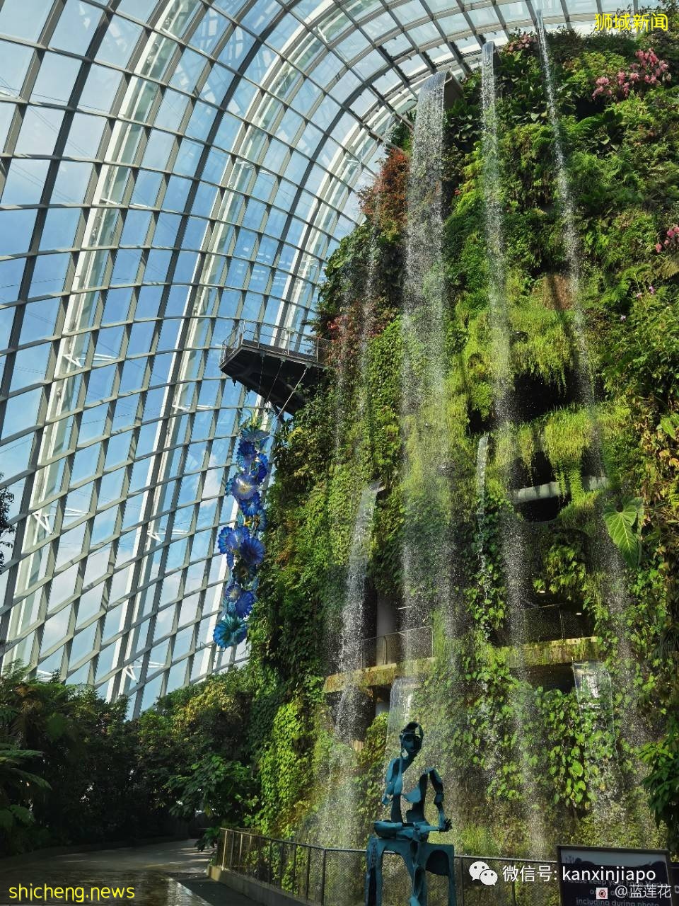 穿越魔幻国度！巨型玻璃艺术品出现在滨海湾