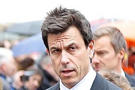 托托•沃尔夫表示，梅塞德斯并没有看上红牛的马克斯•沃斯塔彭(Max Verstappen)