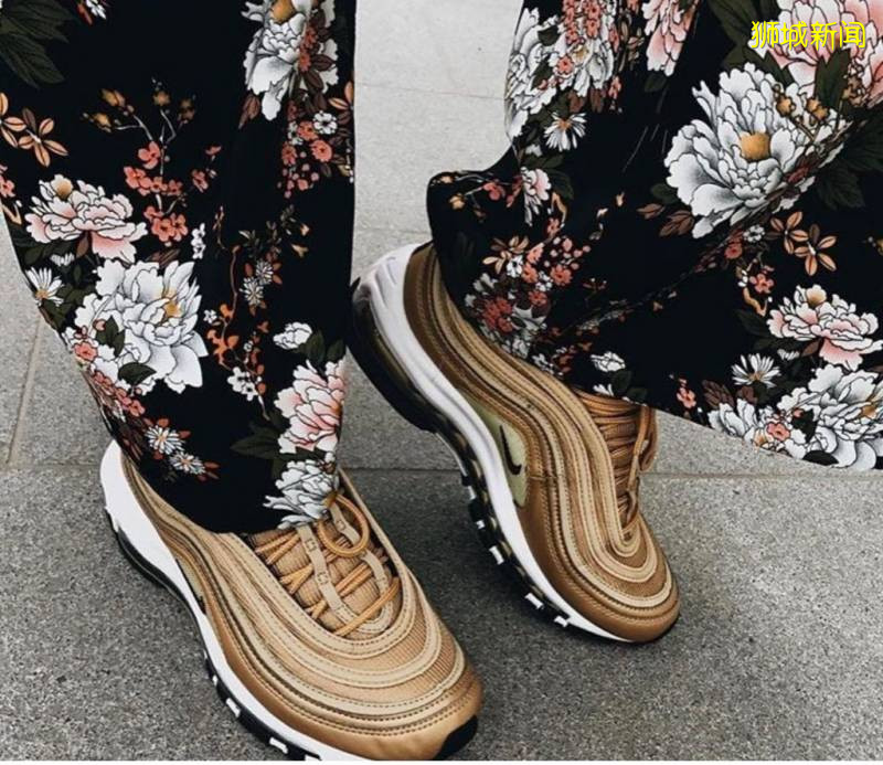 趕緊拉朋友來湊單買！Nike滿3件額外7折啦！折扣品也有折上折！有效期至7月19日，抓緊時間趕快上車