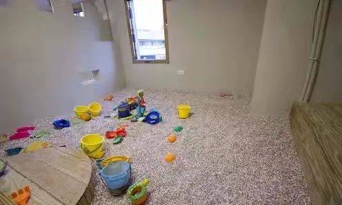 新加坡熊孩子太让人操心,一颗卵石跑进耳朵花费千元取出