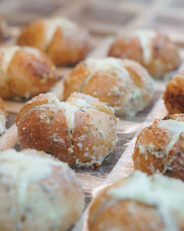 Korfe 火遍全網的韓式面包!現做現賣+限量發售🔥 爆餡爆漿一粒只要S$2