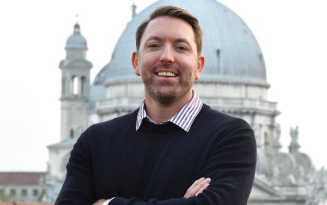 中國疫苗逆襲!美媒力挺,英國富豪專門飛迪拜接種!新加坡即將批准