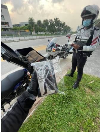 吓死弟弟了!新加坡骑士分享交警“送礼”全过程