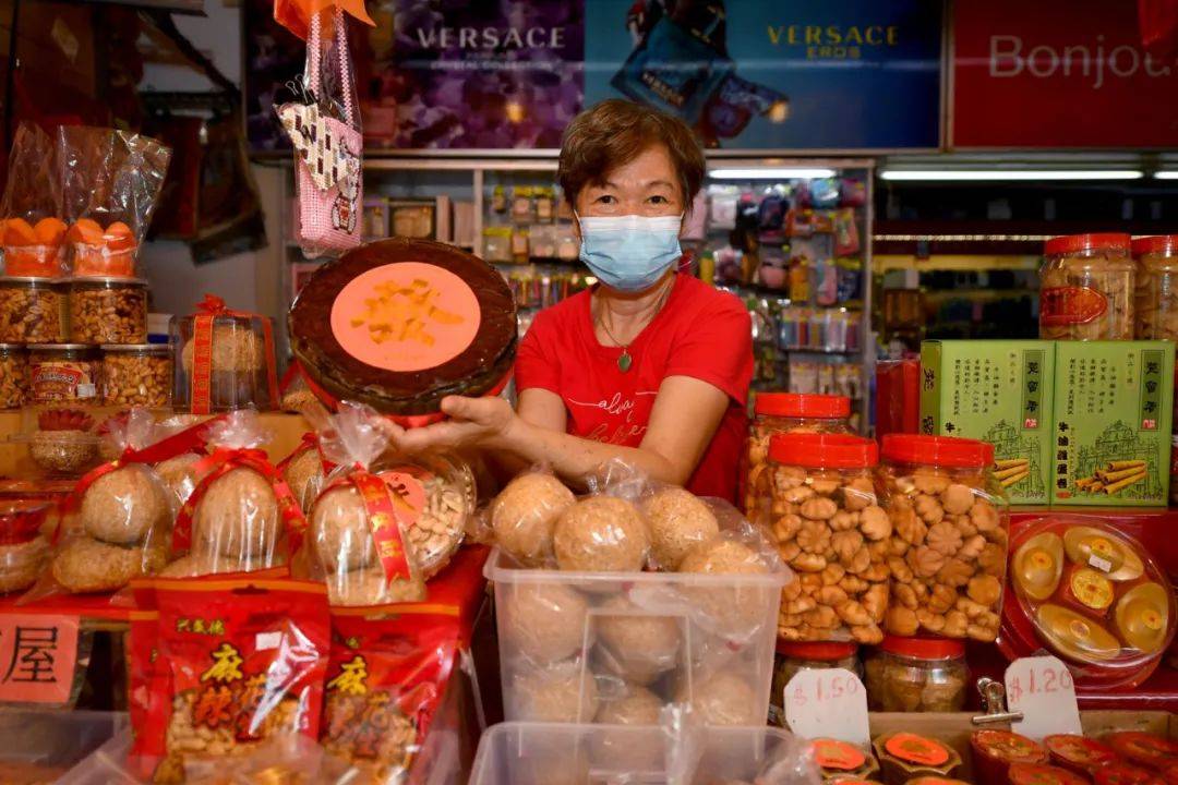 新加坡牛车水人群爆满,该区马上开始新冠大检测