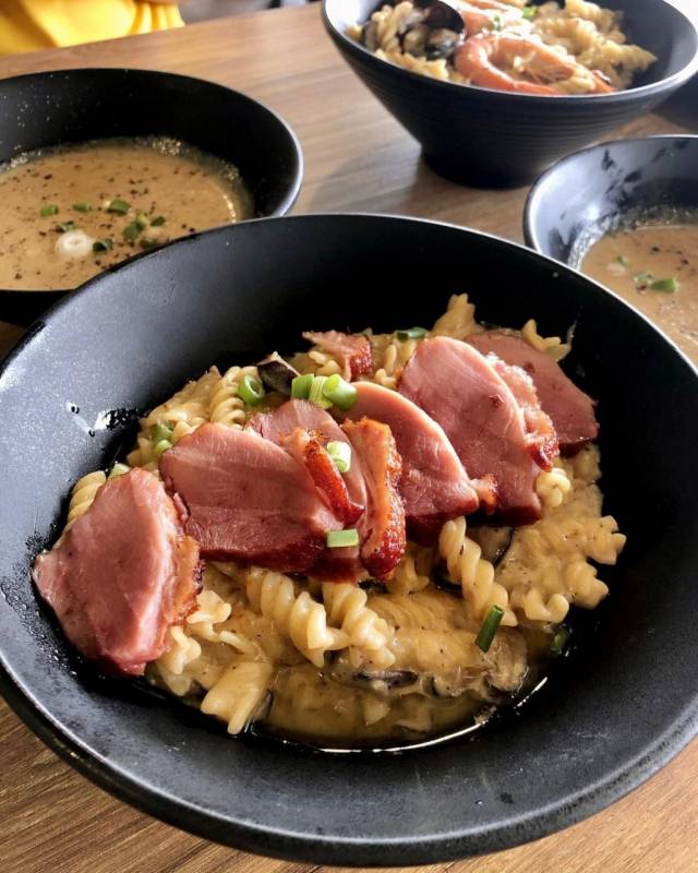 吃西餐不用花大錢!Wild Olives 餐點只從S$4.80起😍 嫩烤豬排、牛排、意面,平價好吃又大份