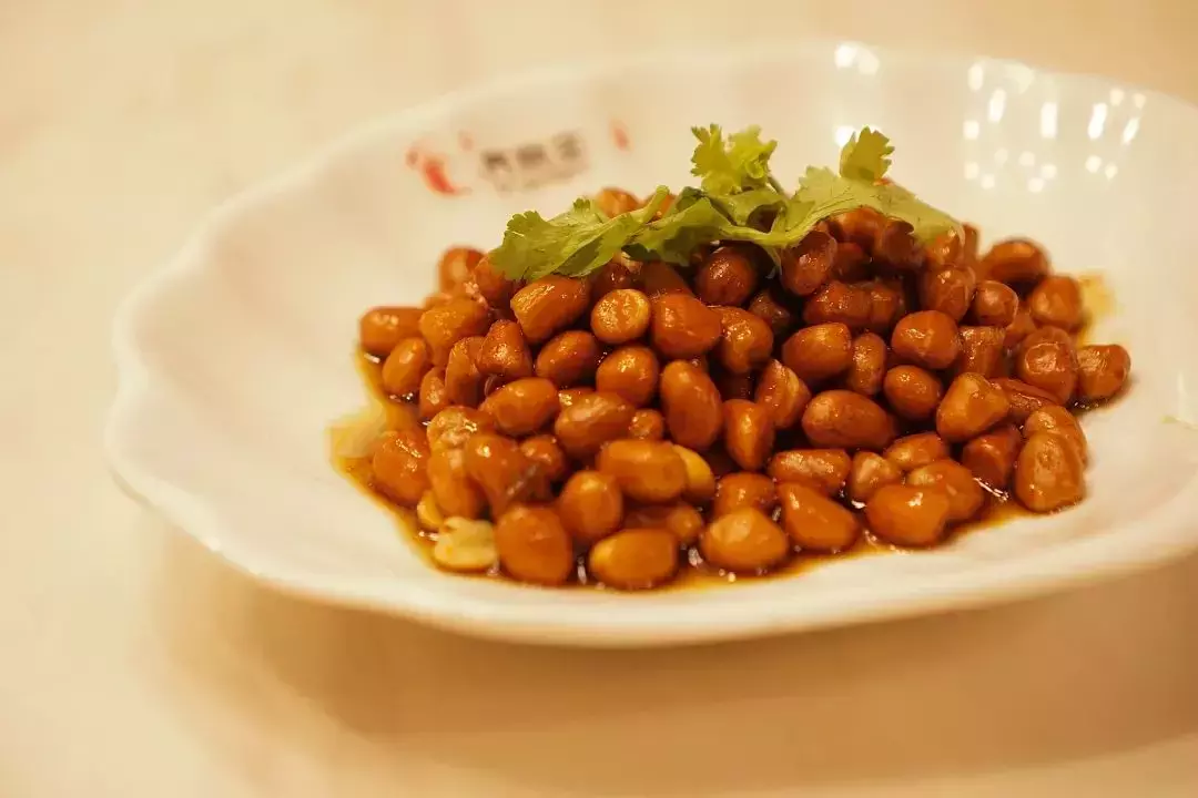 新加坡要开始流行用桶吃鱼了!?太飒了!(免费吃来了~)