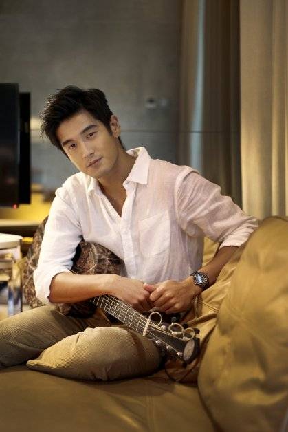 迎新会撒尿事件 歌手分享恶搞帖 捱轰