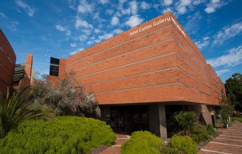 震惊留学圈!这个大学要永久取消线下课+考试