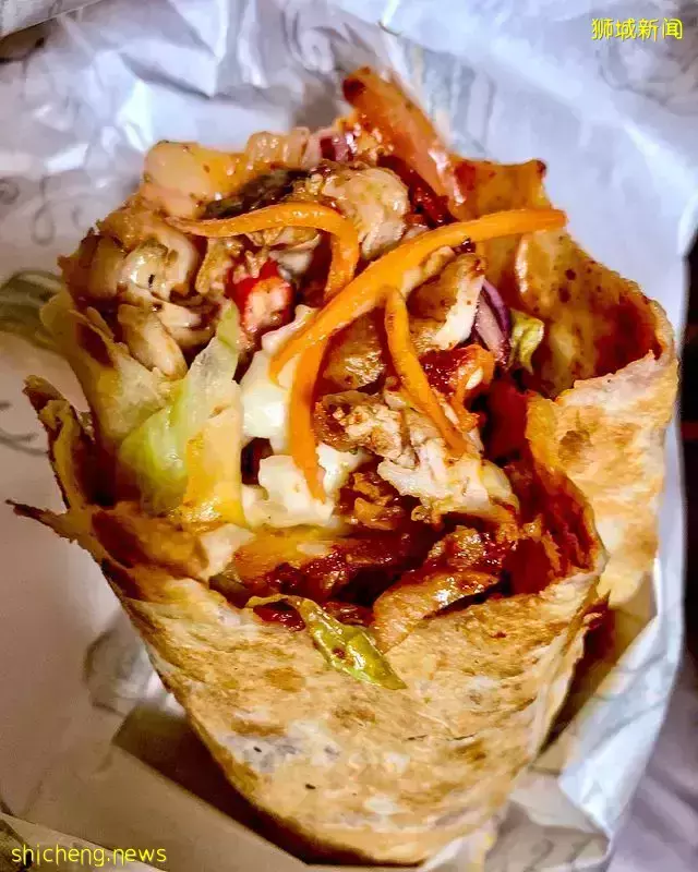 隐藏式美味🔎Peace Centre巷子里的Kebab Roll！多种食物搭配，可以自选沙拉、米饭、薯条或卷饼