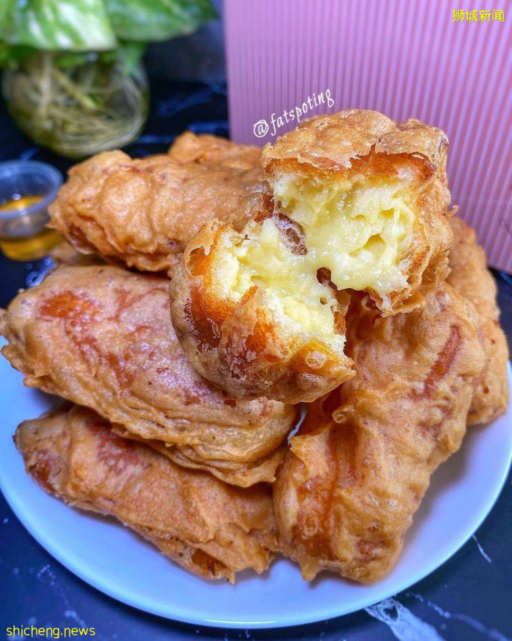 Sedap Durian爆漿炸榴梿‼沾上巧克力醬+蜂蜜、外酥裏嫩，綿密果肉夠濃郁夠味兒💥