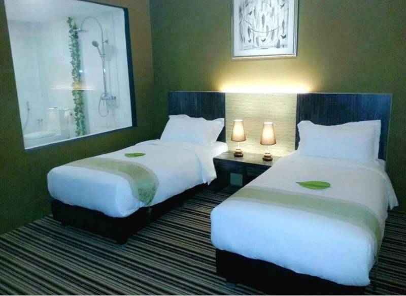 新加坡这家酒店大清仓!家具、灯饰、威士忌酒杯...都拿出来卖了