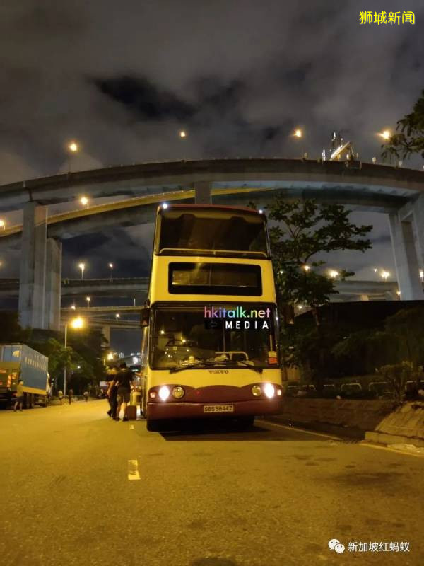 新加坡巴士出现在香港街头？　原来当地收藏家买了花9天“开”回家