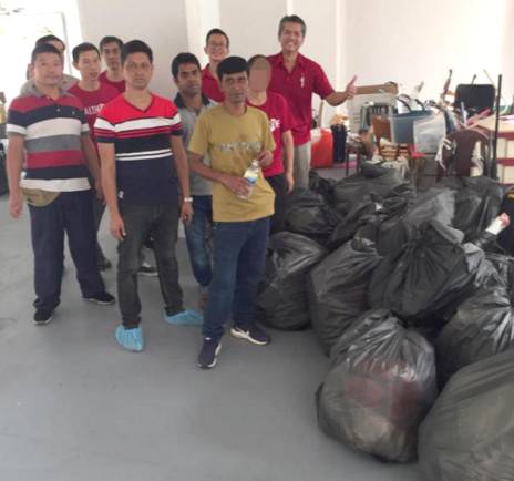 新加坡美女主播:“吓!中国卡车司机撞坏了我的宝马车...”