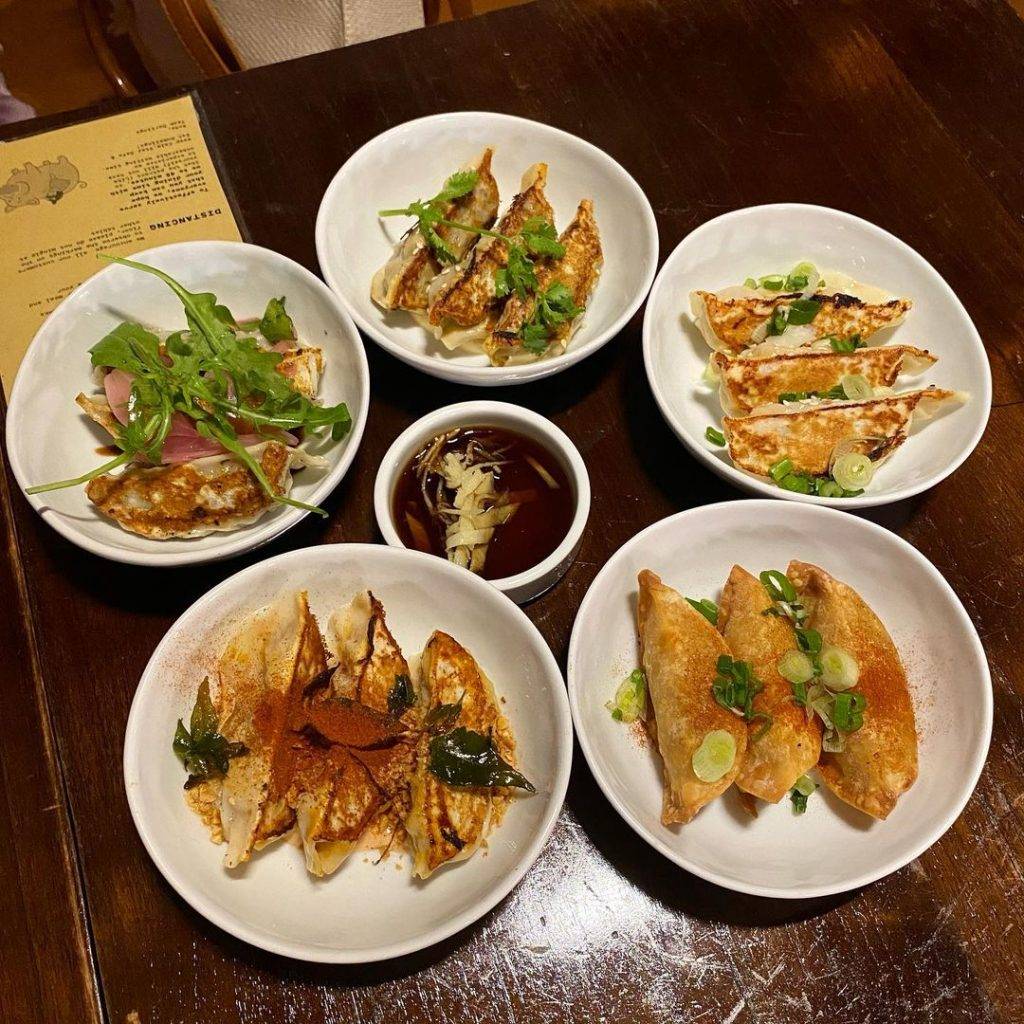 创意饺子店Dumpling Darlings🥟每日手工制作、入口外酥里嫩,从原味到熏鸭内馅全都有🤤