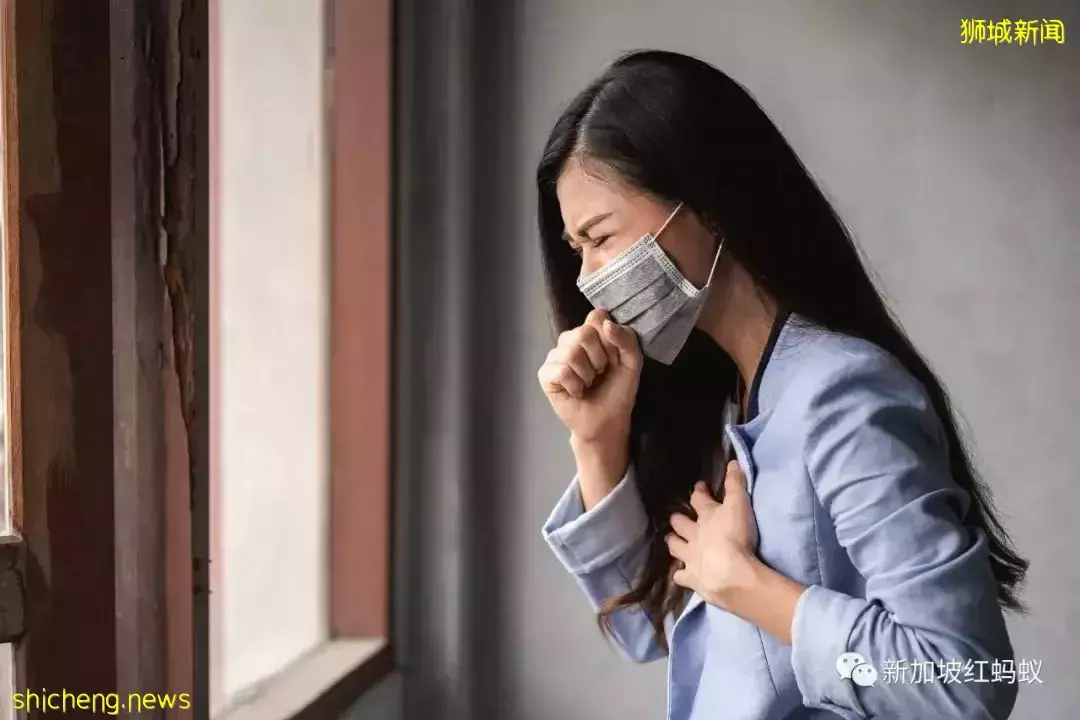 治疗师：经常喉咙痛声音沙哑，可能与戴口罩和居家办公有关