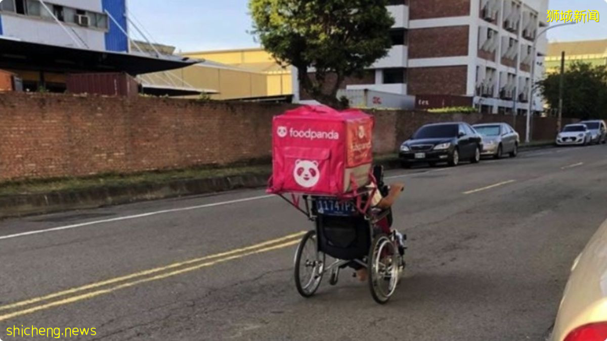 坐轮椅当foodpanda送餐手, 引起许多人讨论