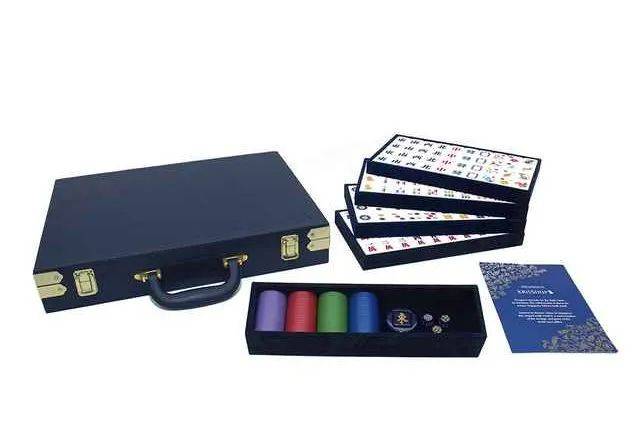 新加坡航空推出限量版“麻将套装”,融合蜡染及飞行设计元素,每套仅需新币338