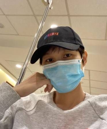 雅慧背伤严重 寸步难移躺床休养 控制不住掉泪