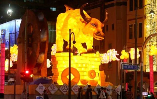 新加坡唐人街解鎖網紅打卡新姿勢,網友:滿滿的豐收味兒