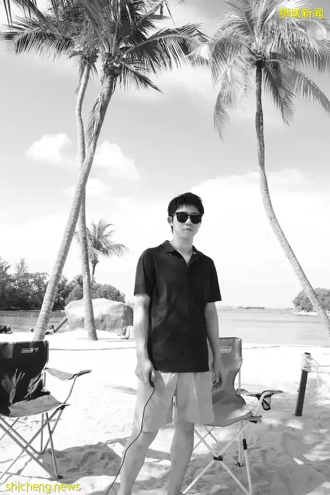 黑白自拍馆Fotomat来到户外，打造沙滩摄影棚🏖自己按下快门，拍出酷炫美照