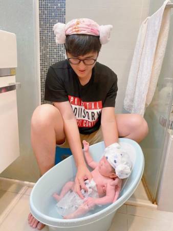 黄端伦初为人父 一天睡2小时 直言“好累”快患忧郁症 