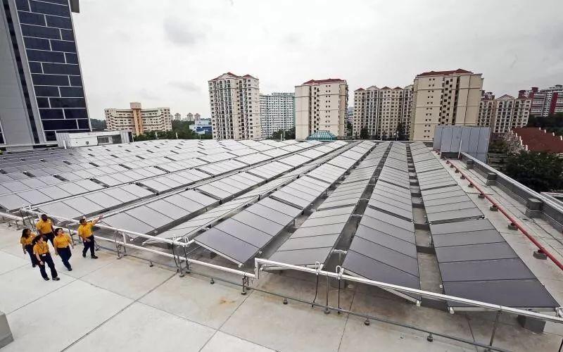 新加坡明年会为上千座组屋安装太阳能板