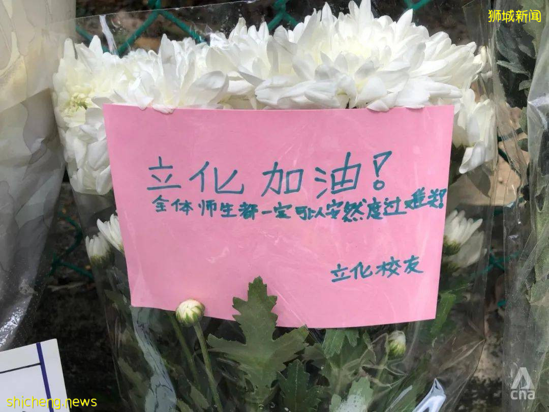 新加坡立化中學命案：16歲嫌犯穿紅衣上法庭，2年前自殺未遂，更多細節流出