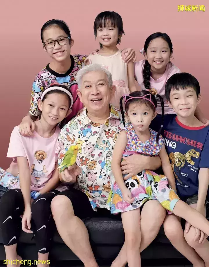 与六孙子首登周刊封面 辉哥心疼孙子课业太忙 