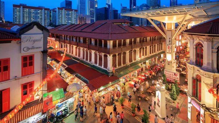 “明天就回國了!今晚,我突然想起在新加坡的50個第一次!”