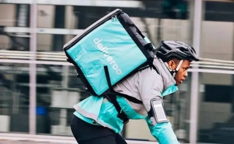 在新加坡送外卖竟月入7000新!国内近70万高材生来送外卖,你愿意加入吗