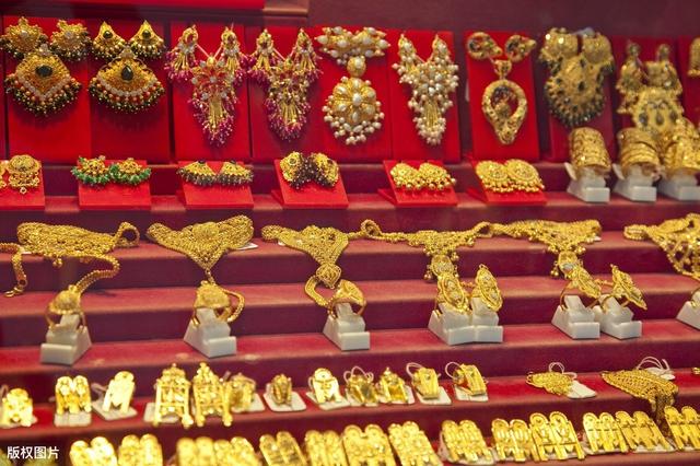 在新加坡生活的印度人,他们爱干净又整洁,街上没有牛和猴子