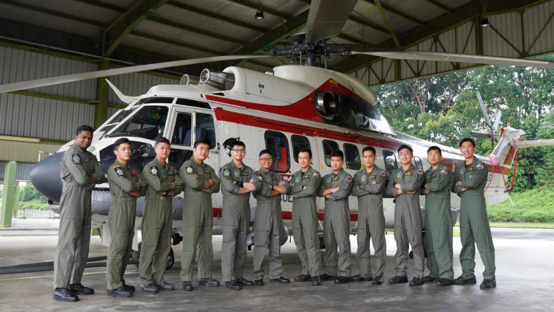 新加坡空軍出動直升機，爲了從遊輪上救人