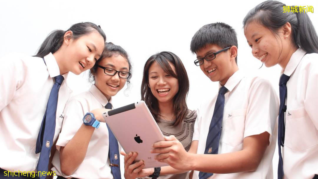 新加坡立化中學命案：16歲嫌犯穿紅衣上法庭，2年前自殺未遂，更多細節流出