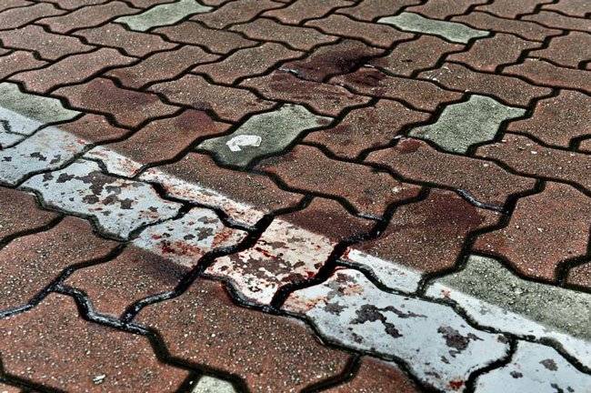 友人抽烟被开罚 他挥刀砍稽查员