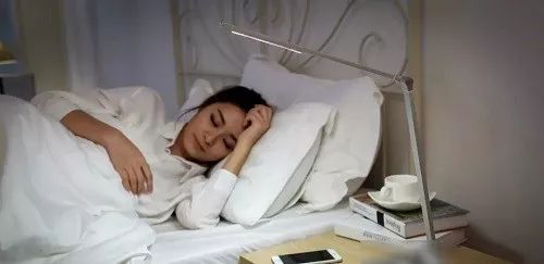 天啊,大部分人用的灯不仅会伤眼睛还会致癌!!!