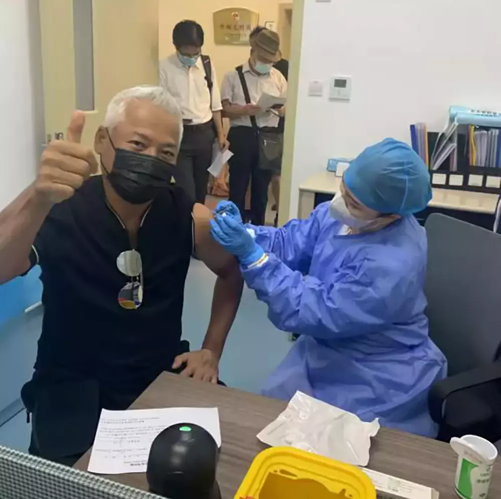 疫苗報告少‘sinopharm’一字 巫啓賢被拒登機很無奈